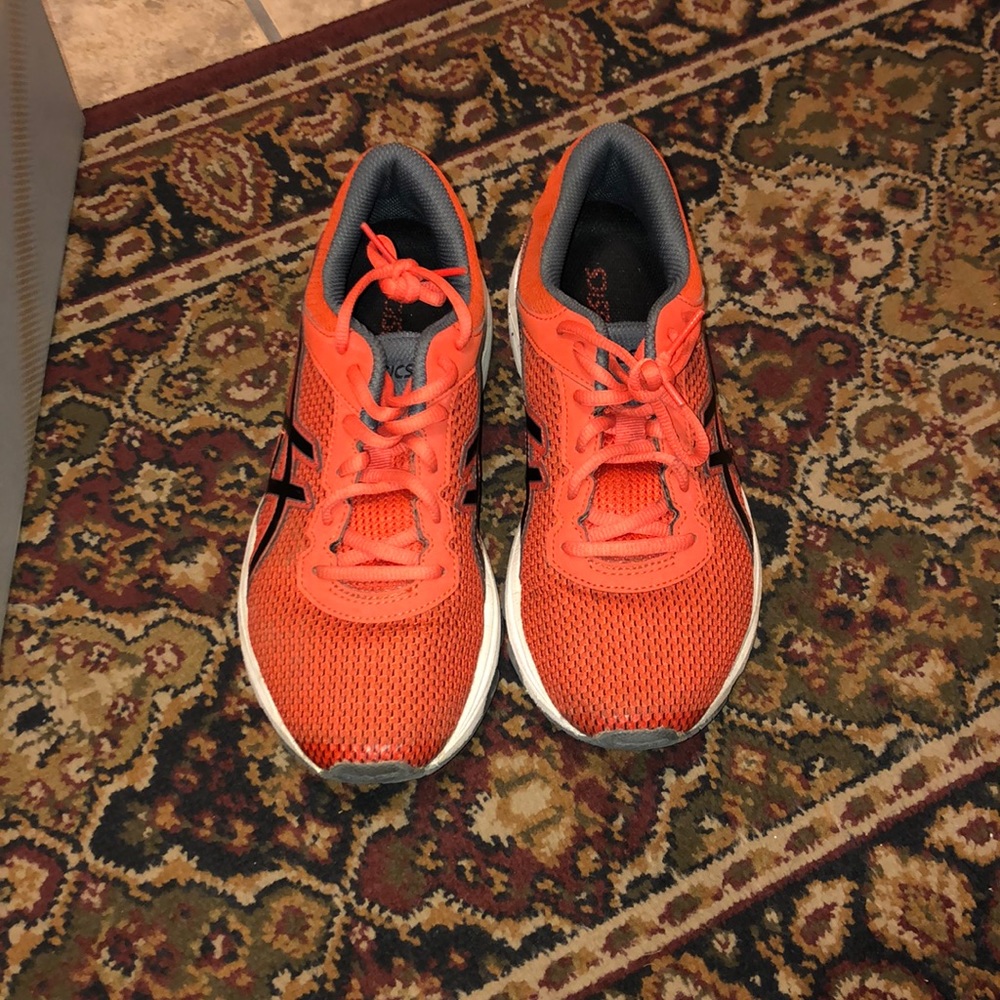 Kids brooks tennis shoes